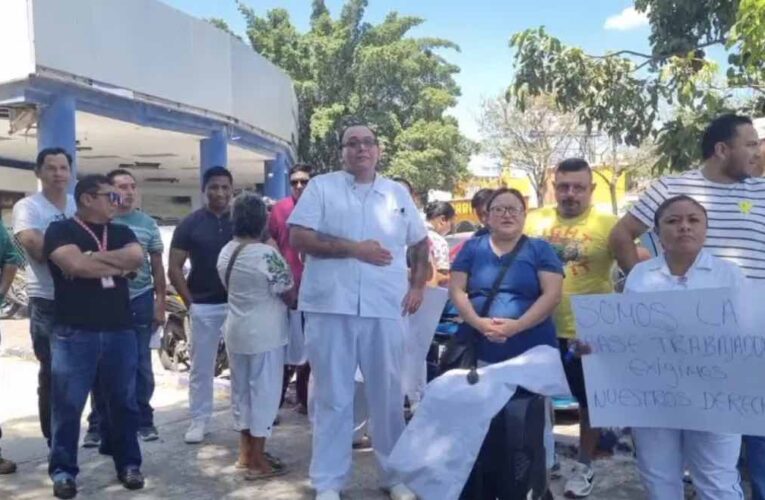 Trabajadores del IMSS centro realizan plantón por malas condiciones del Hospital (Campeche)