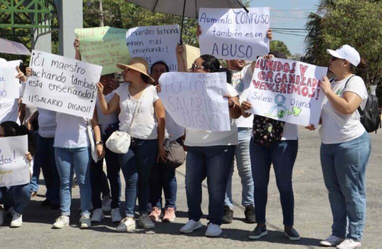 Desde Tizimín y se unen a marcha magisterial de Yucatán por un sueldo digno