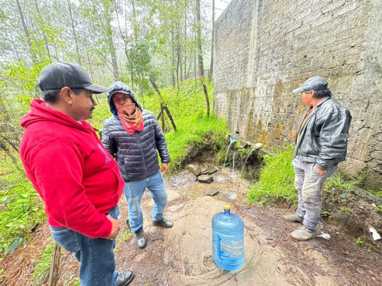 Comuneros evitan que se roben el agua Foto: Especial 