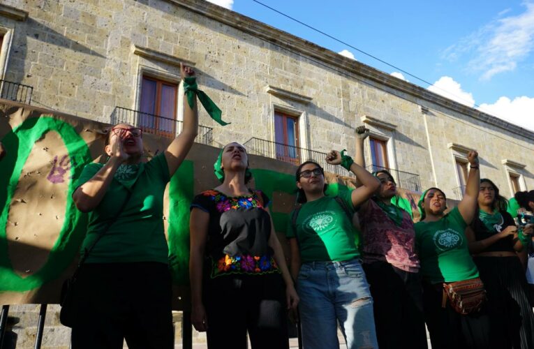 “Fuera el aborto del Código Penal de Jalisco” es el reclamo de quienes tomaron el Congreso del Estado este #28S