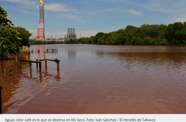 A pesar de denuncia de pescadores niega gobernador de Tabasco que la refinería de Dos Bocas contamine