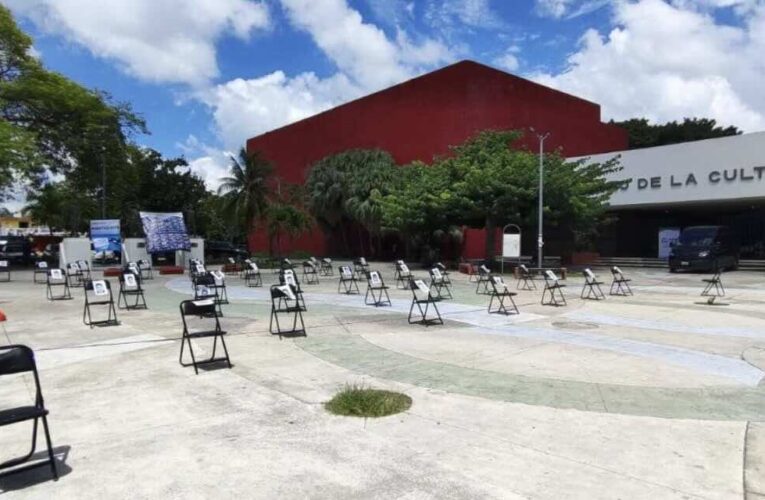 Colectivos Conmemoran 10 Años de la Desaparición de los 43 Estudiantes de Ayotzinapa en Chetumal (Quintana Roo)