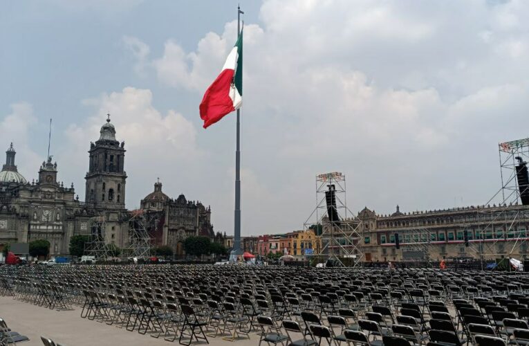 Buscadoras en el zócalo le recuerdan a México que al informe del presidente le faltan cientos de miles de desaparecidos